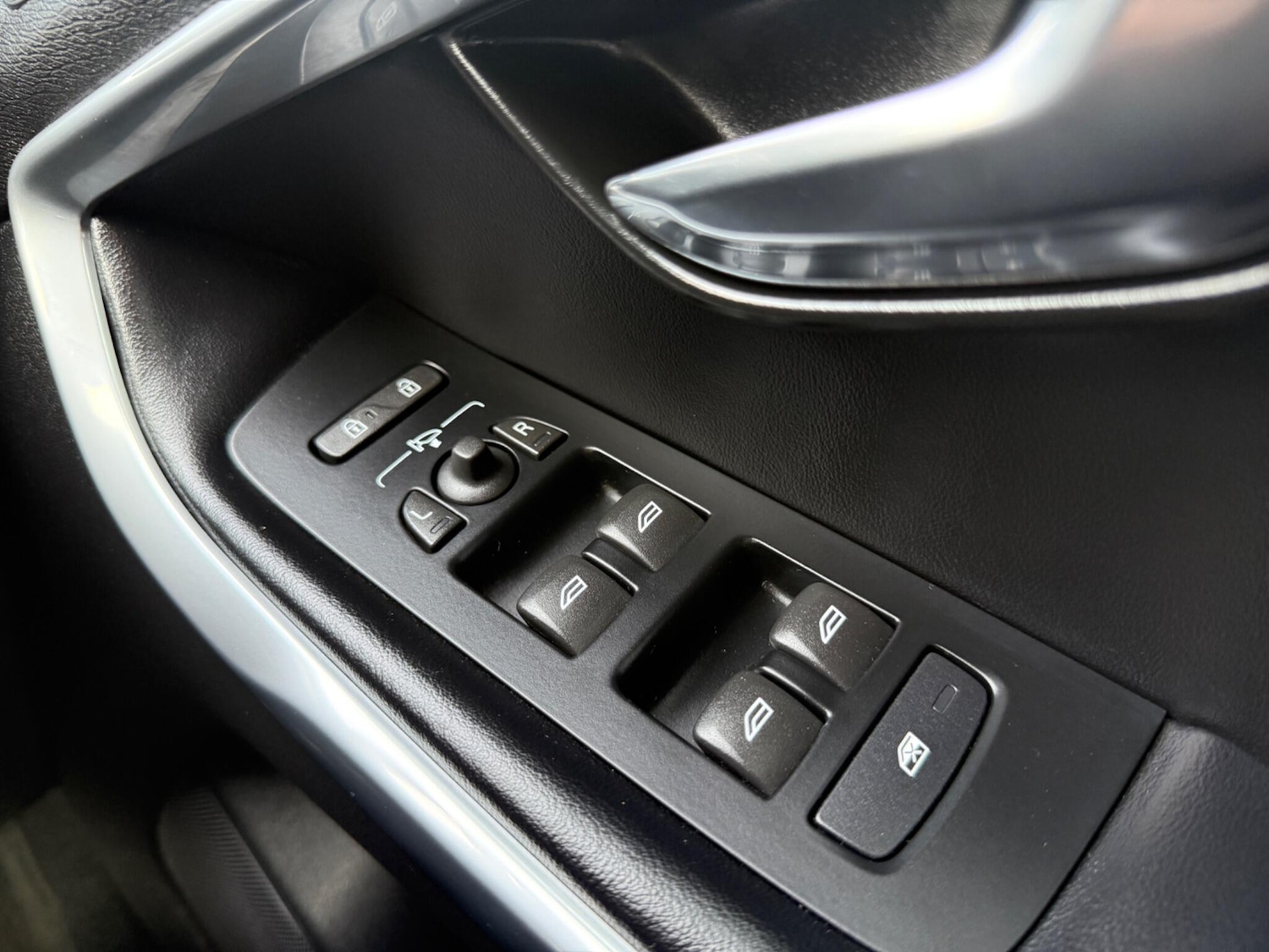 Used Volvo V40 2018 for sale - 78204661: Photo 32