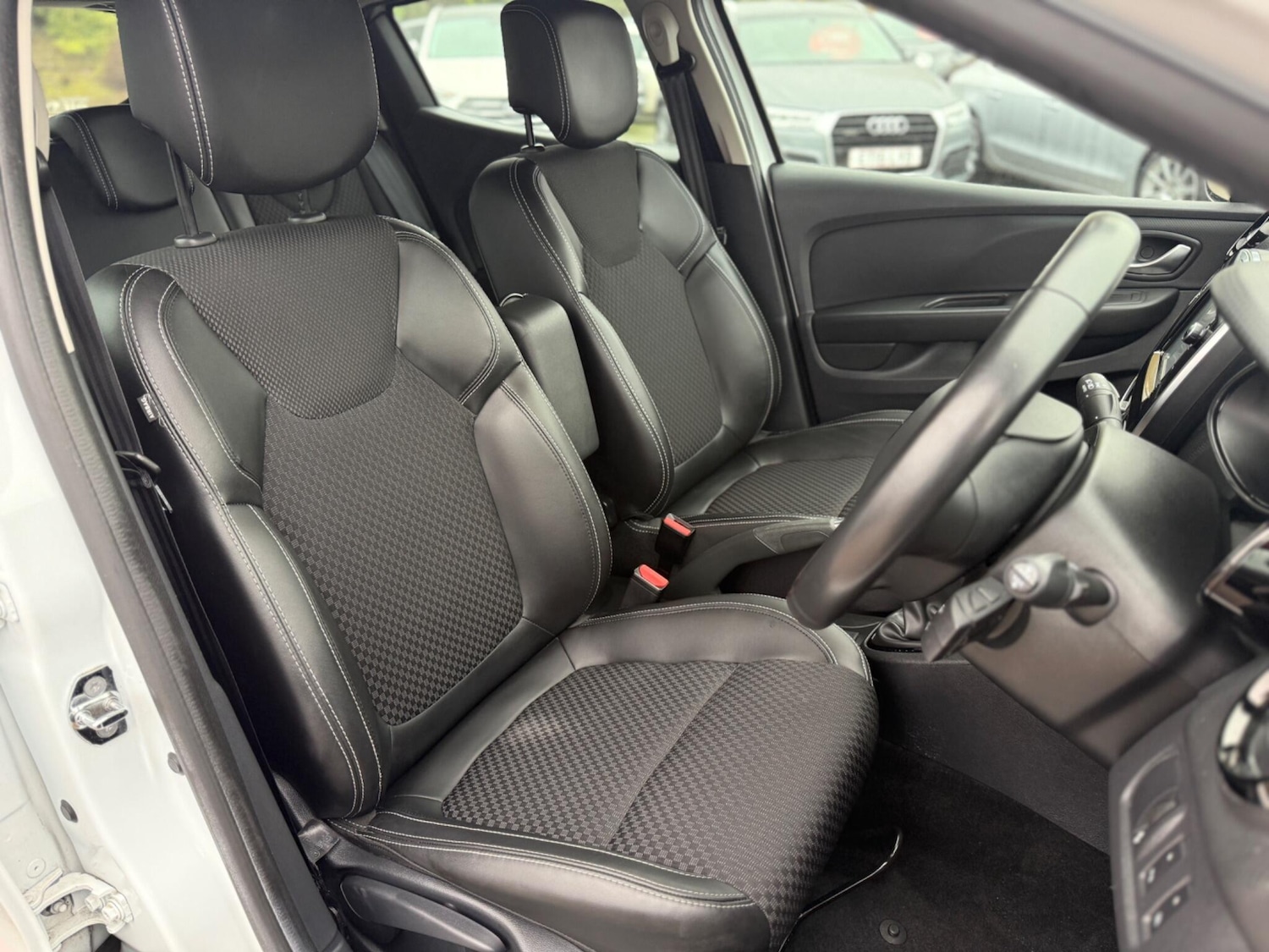 Used Renault Clio 2016 for sale - 76592549: Photo 10