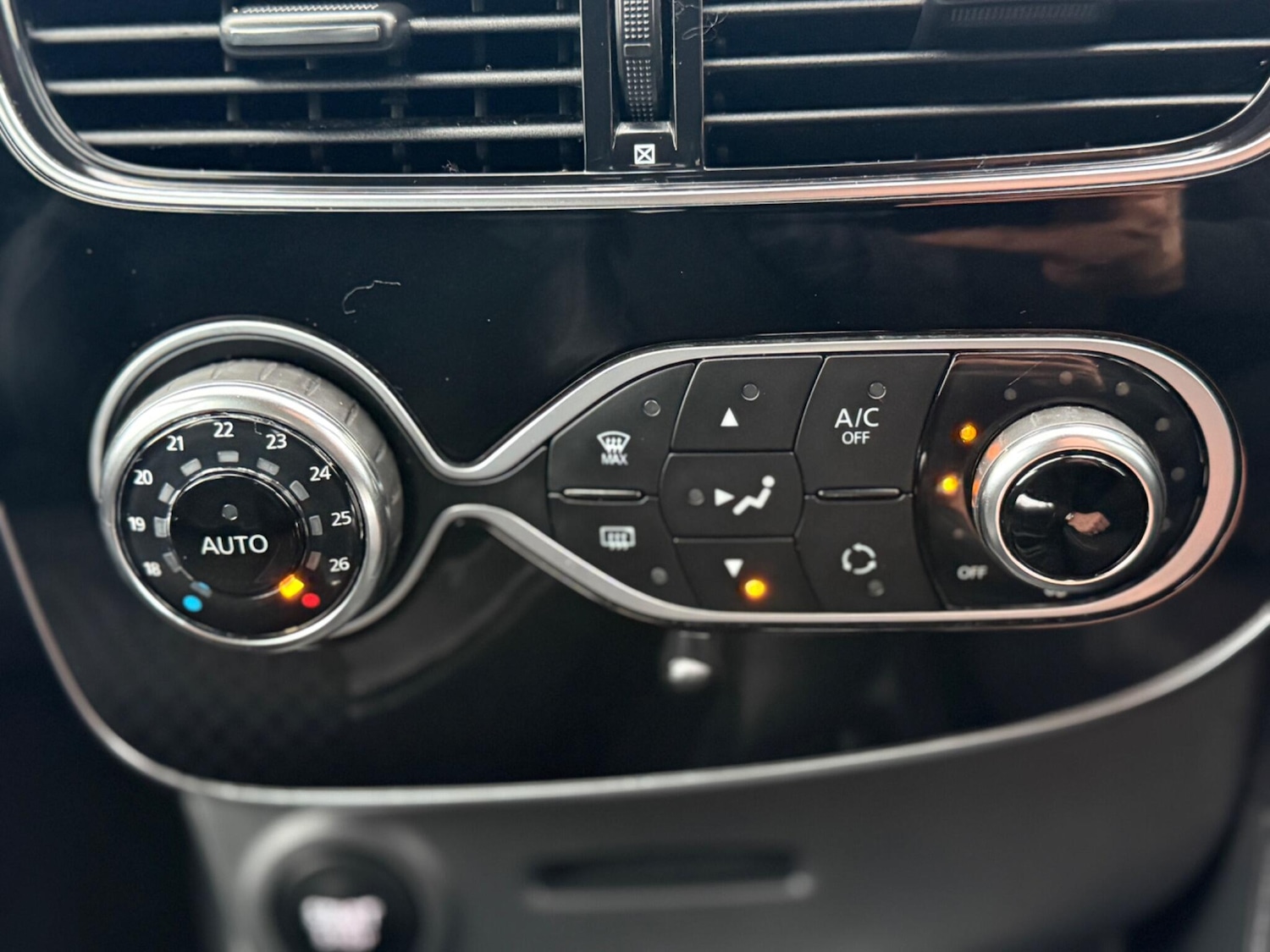 Used Renault Clio 2016 for sale - 76592549: Photo 20