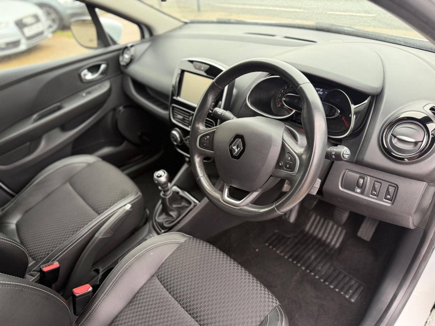 Used Renault Clio 2016 for sale - 76592549: Photo 9