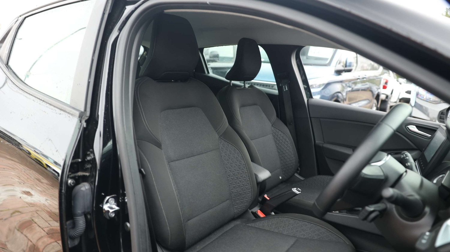 Used Renault Clio 2023 for sale - 76818529: Photo 17