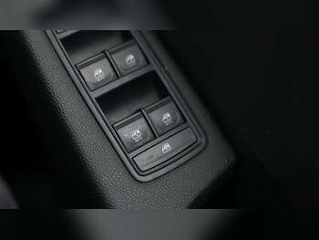 Used Renault Clio 2023 for sale - 76818529: Photo