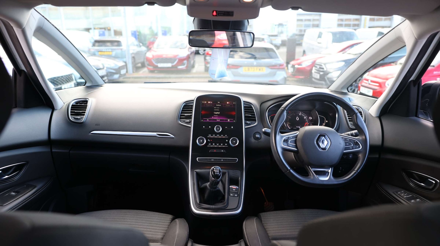Used Renault Grand Scenic 2019 for sale - 77047522: Photo 21