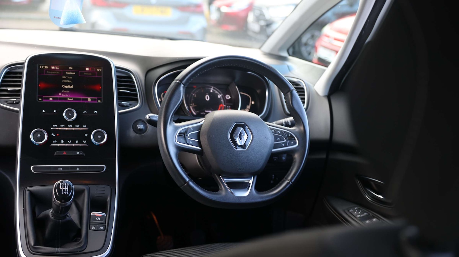 Used Renault Grand Scenic 2019 for sale - 77047522: Photo 22