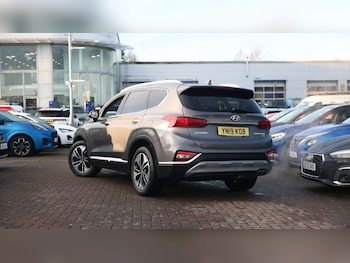 Used Hyundai Santa Fe 2019 for sale - 77035847: Photo