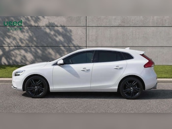 Used Volvo V40 2019 for sale - 79554106: Photo