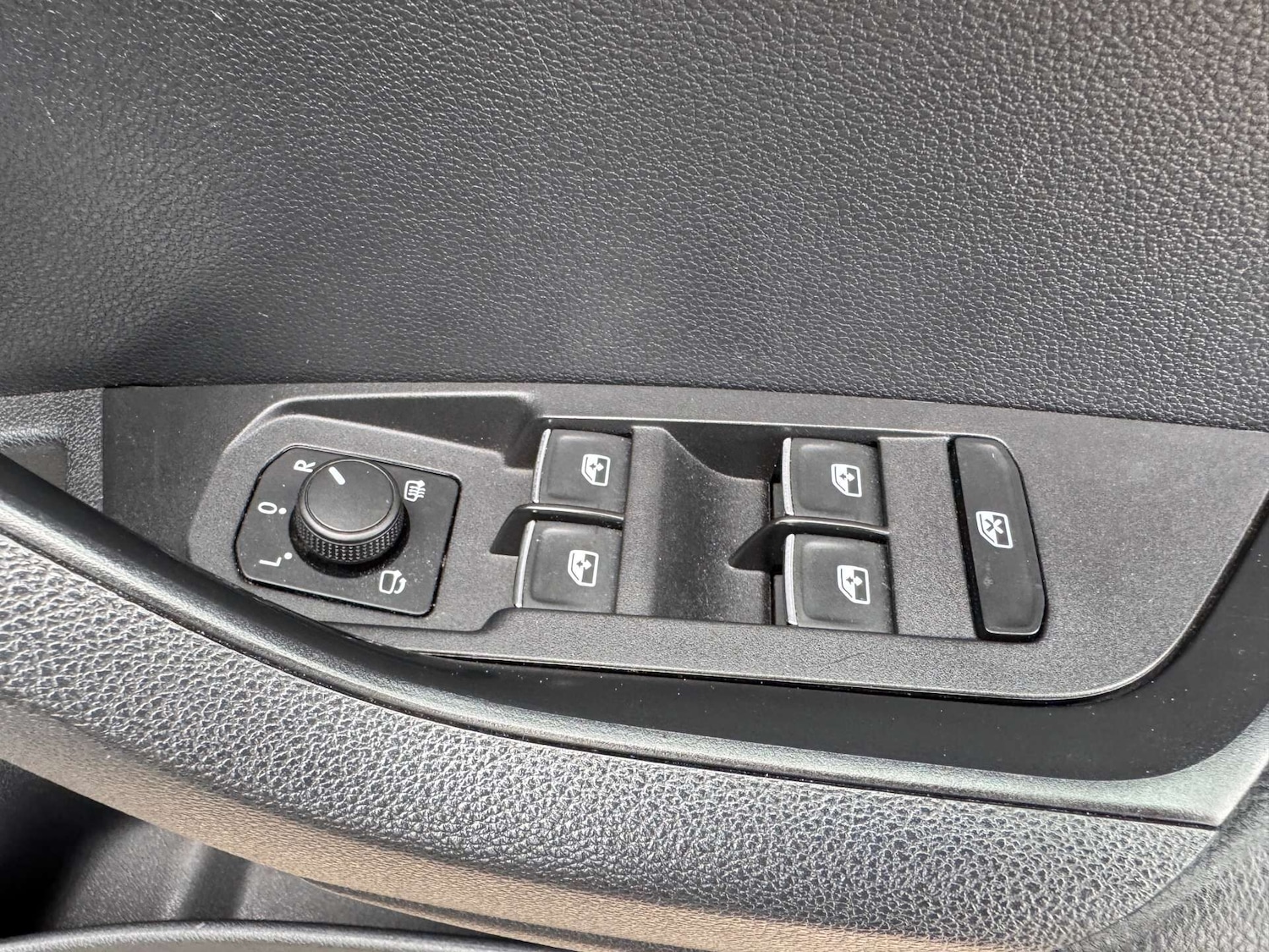 Used Skoda Karoq 2019 for sale - 76649670: Photo 32