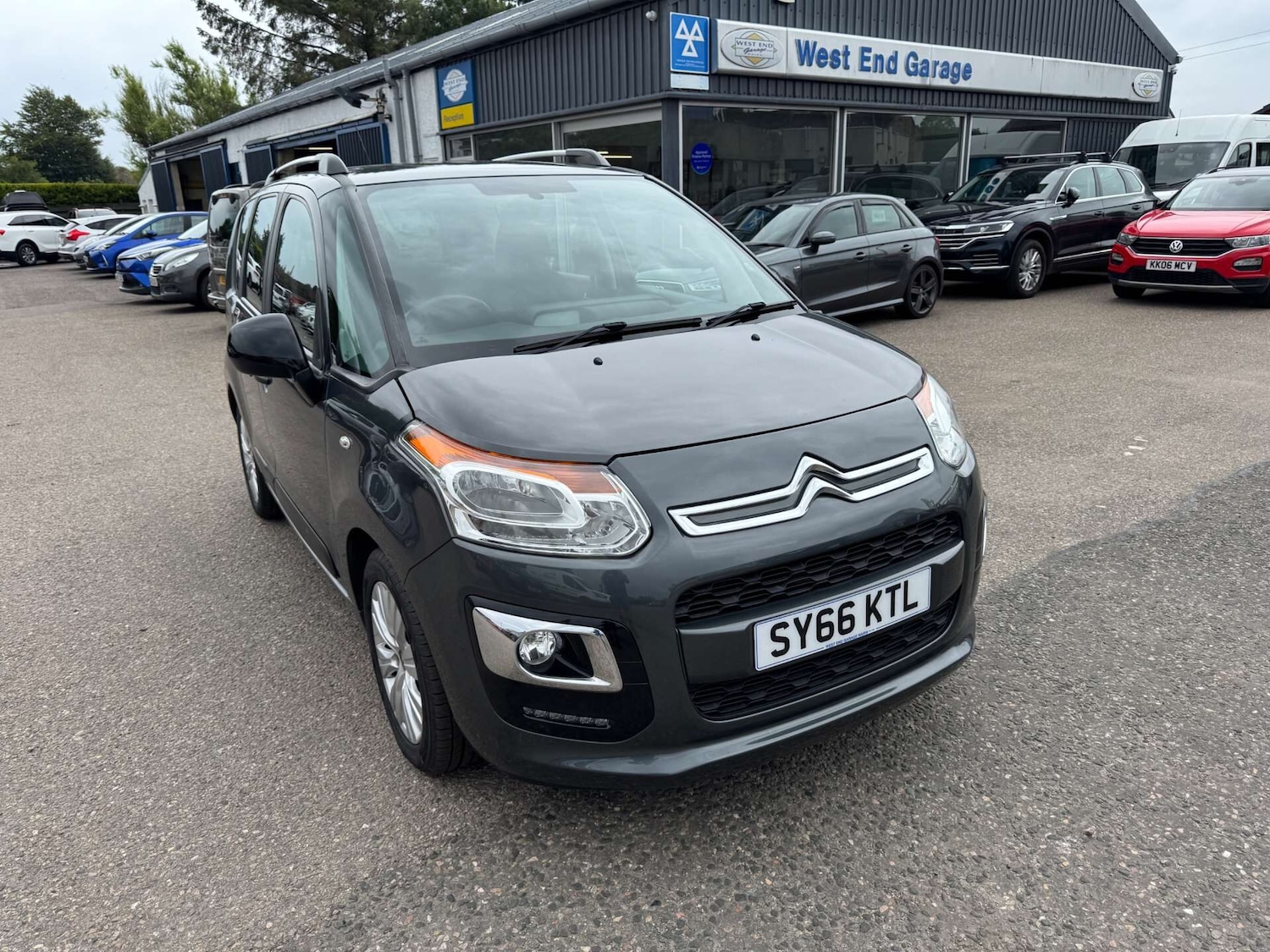 Used Citroen C3 Picasso 2016 for sale - 76651155: Photo 2