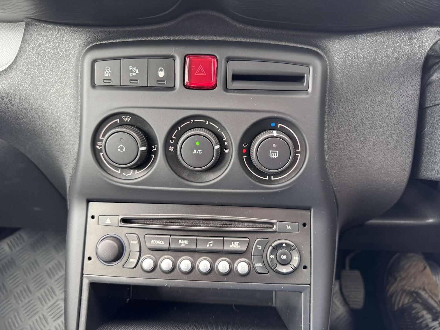 Used Citroen C3 Picasso 2016 for sale - 76651155: Photo 27