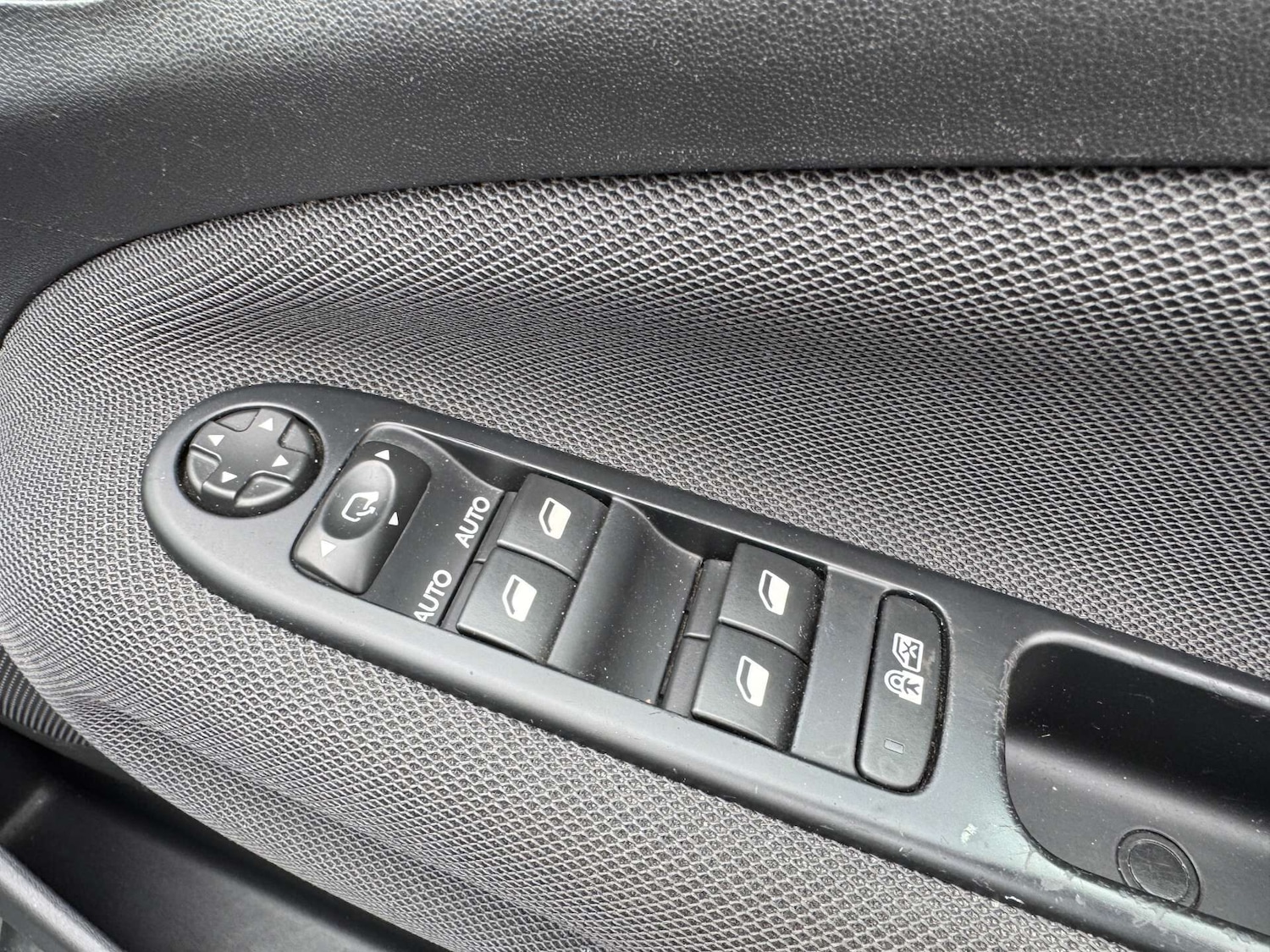 Used Citroen C3 Picasso 2016 for sale - 76651155: Photo 28