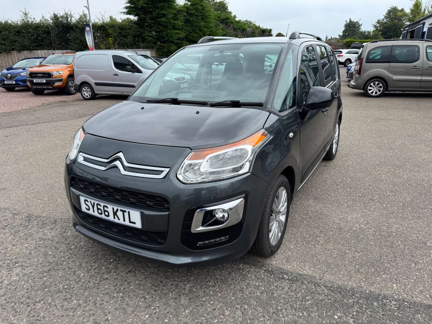 Used Citroen C3 Picasso 2016 for sale - 76651155: Photo 4