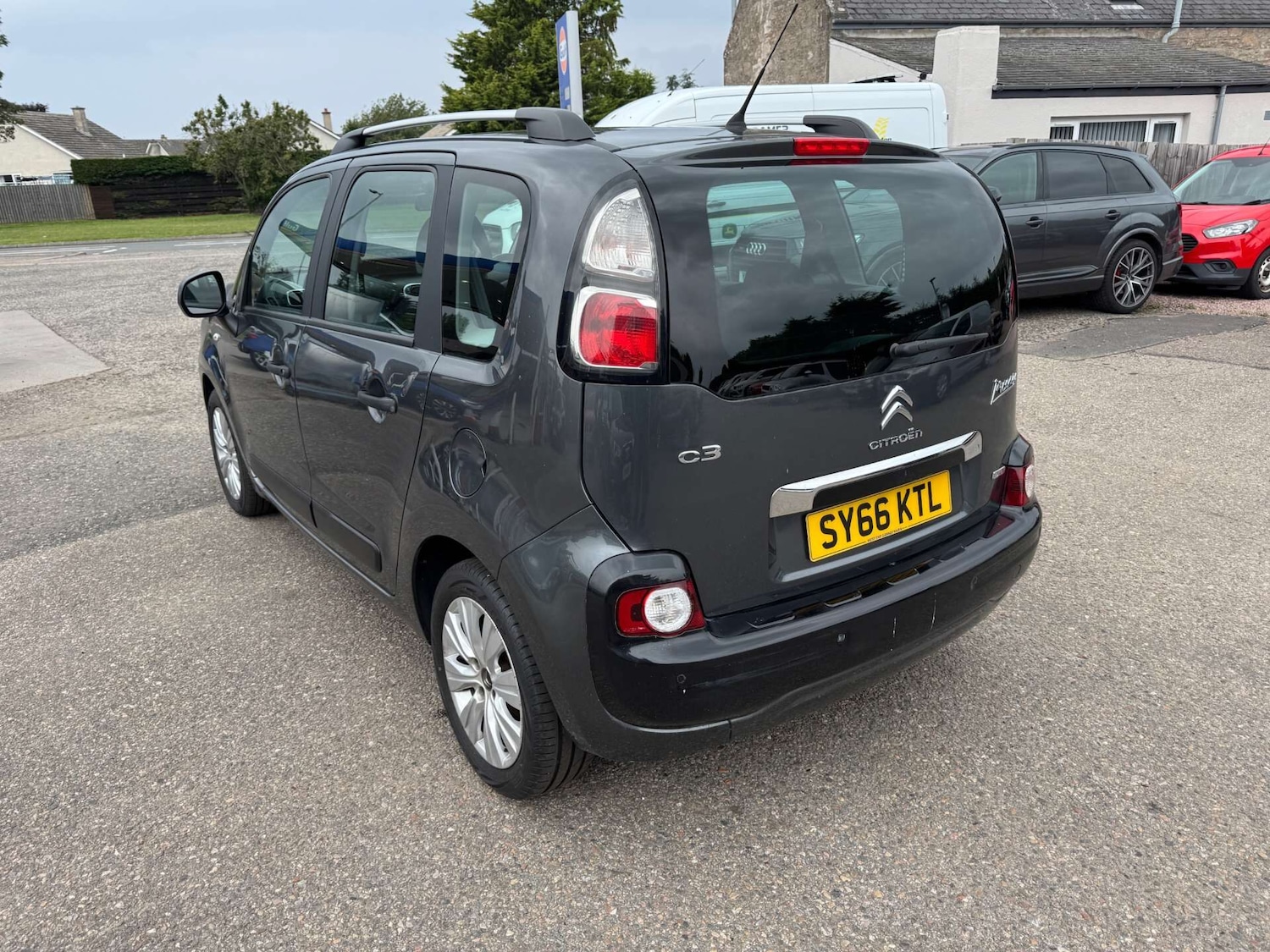 Used Citroen C3 Picasso 2016 for sale - 76651155: Photo 8