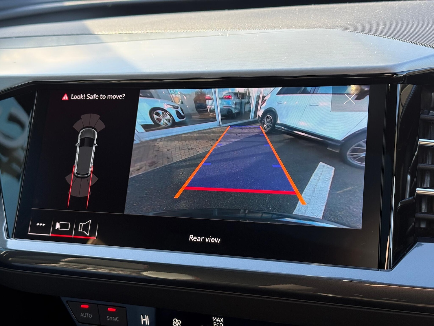 Used Audi Q4 e-tron 2023 for sale - 77440836: Photo 4