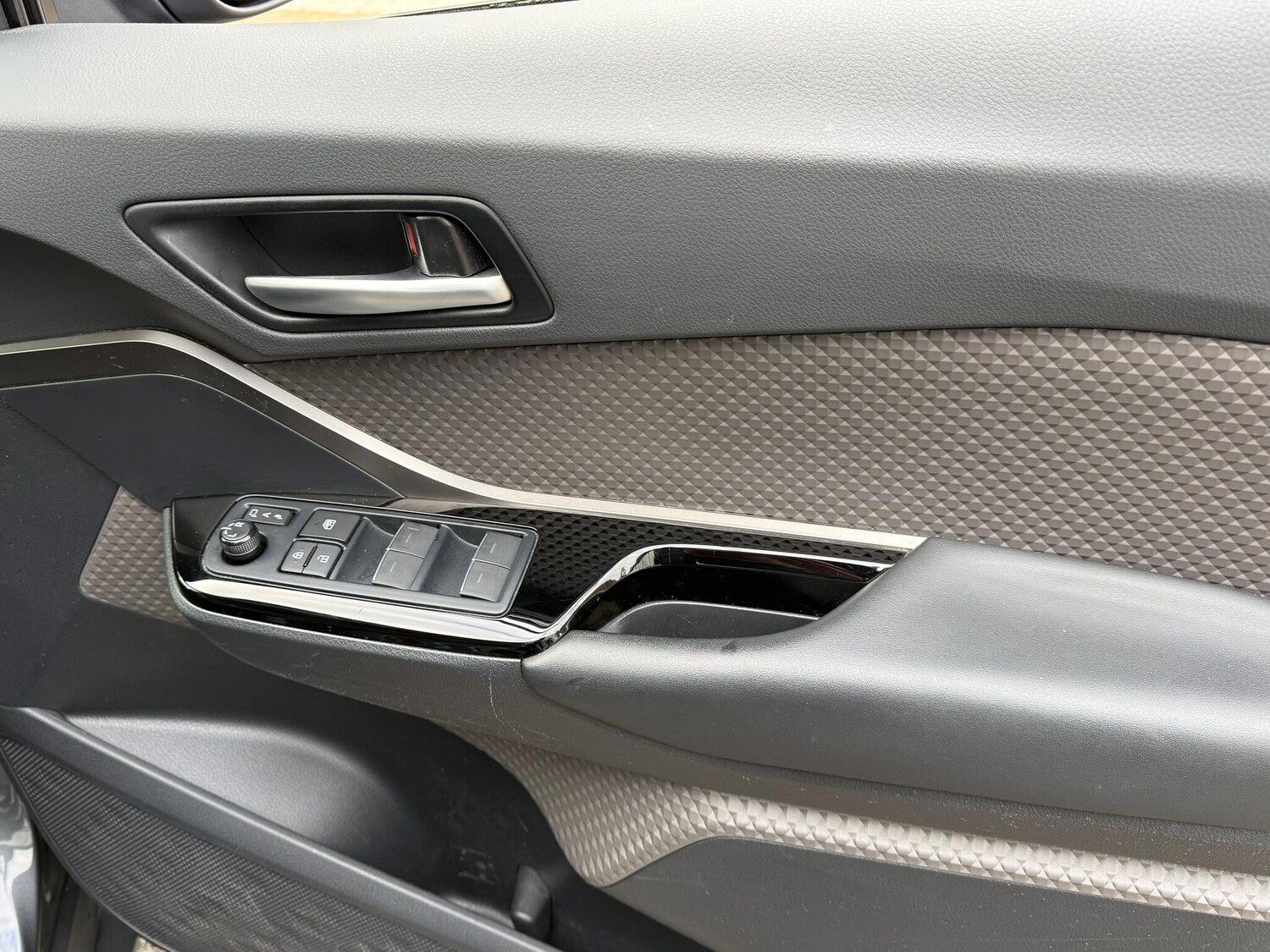 Used Toyota C-HR 2020 for sale - 76620020: Photo 35