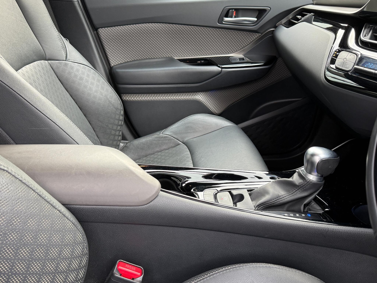 Used Toyota C-HR 2020 for sale - 76620020: Photo 36