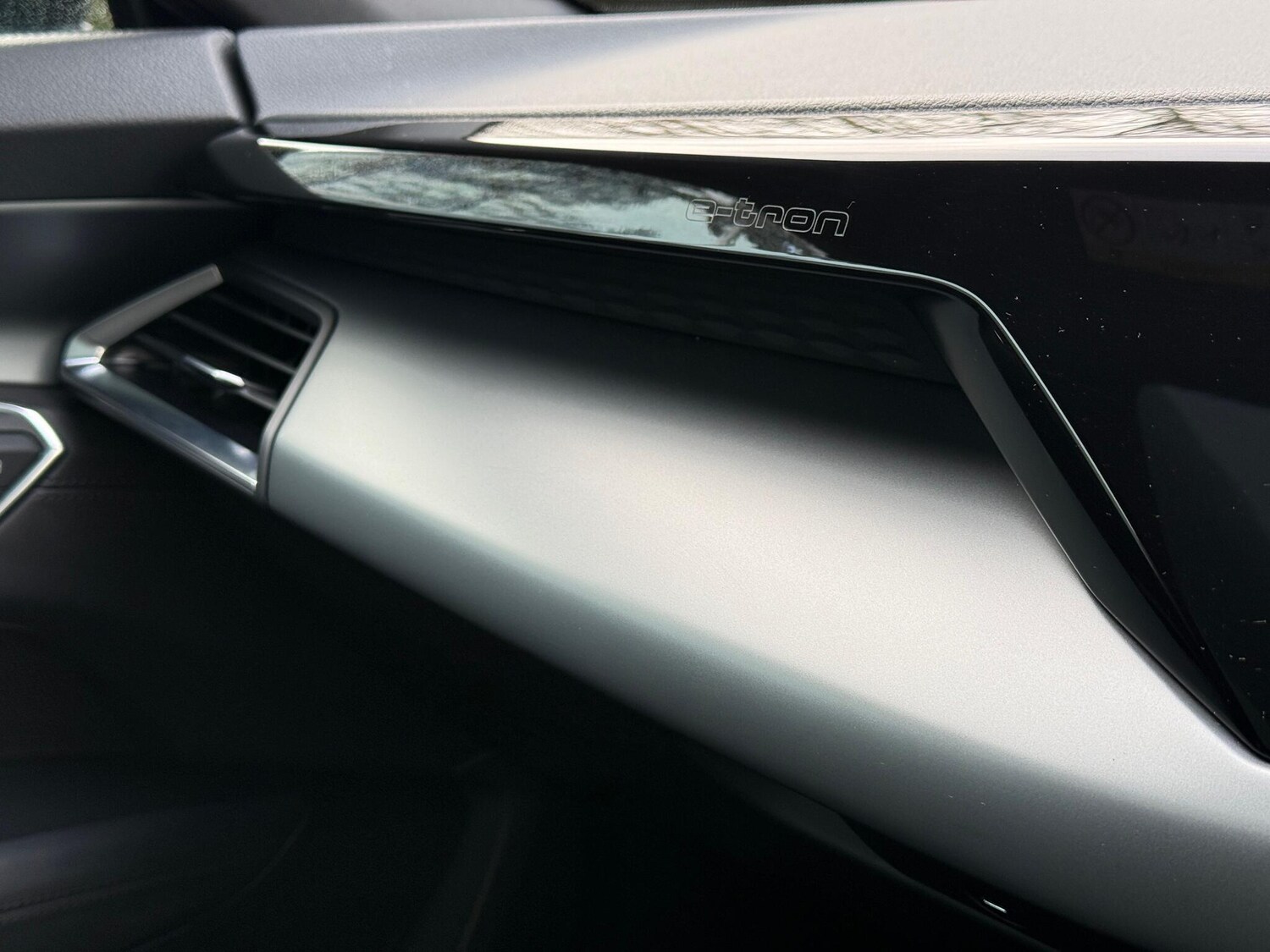 Used Audi RS e-tron GT 2022 for sale - 77468176: Photo 11