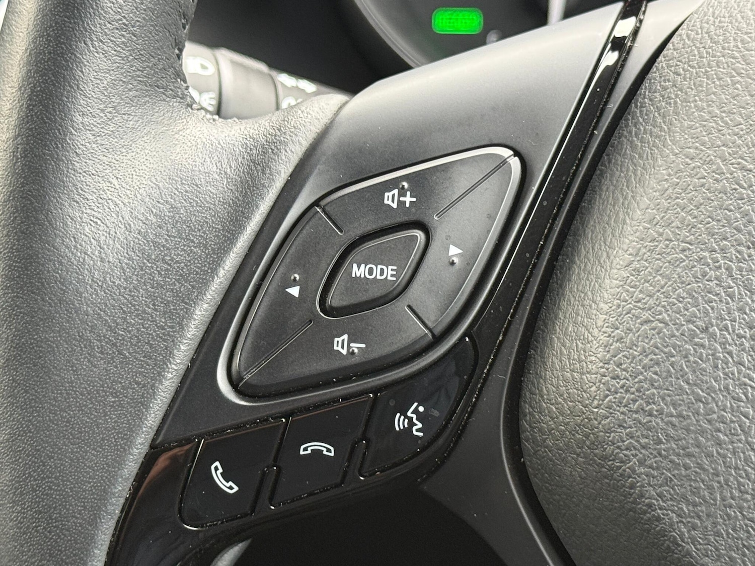 Used Toyota C-HR 2023 for sale - 76646006: Photo 45