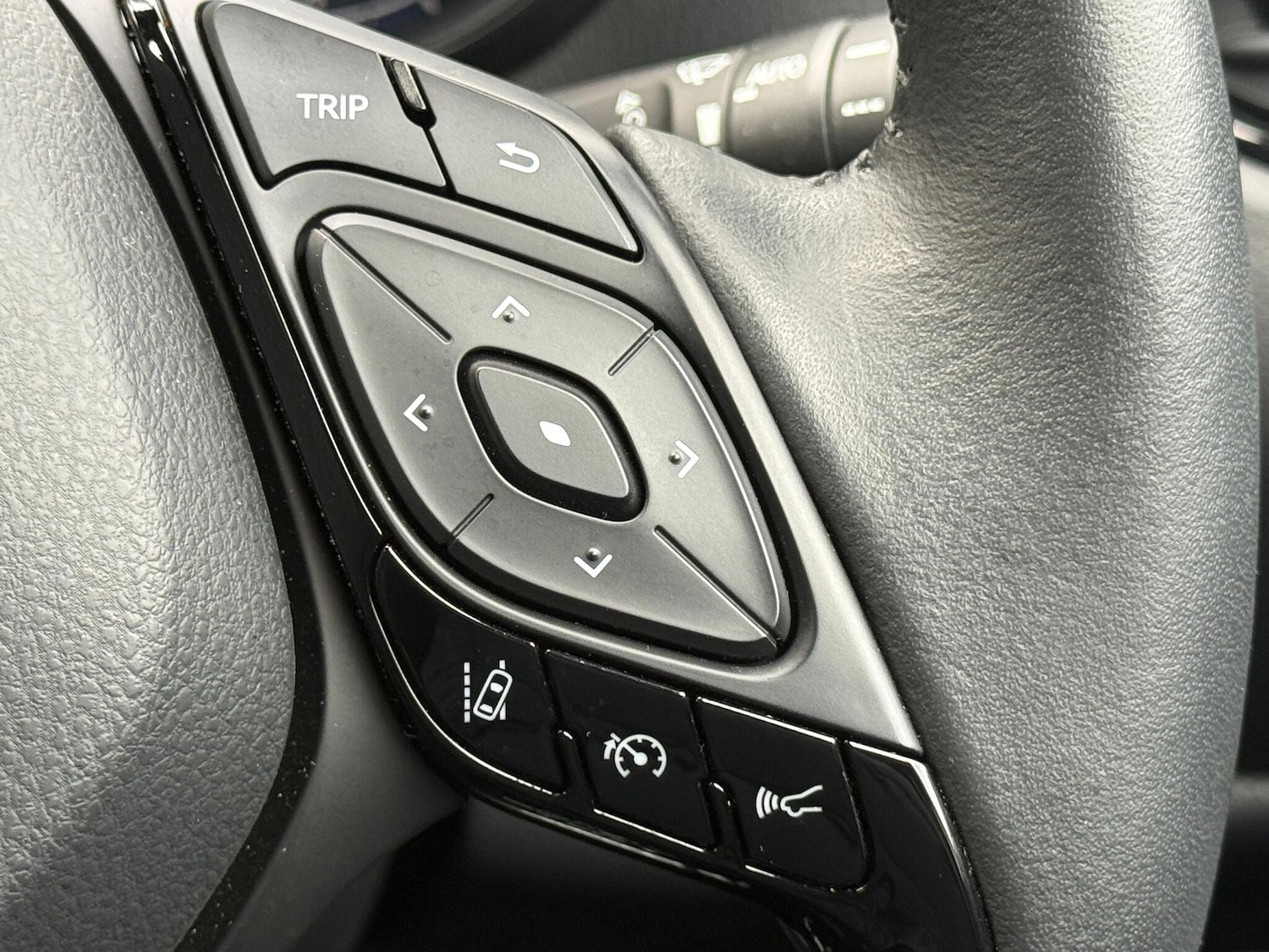 Used Toyota C-HR 2023 for sale - 76646006: Photo 46