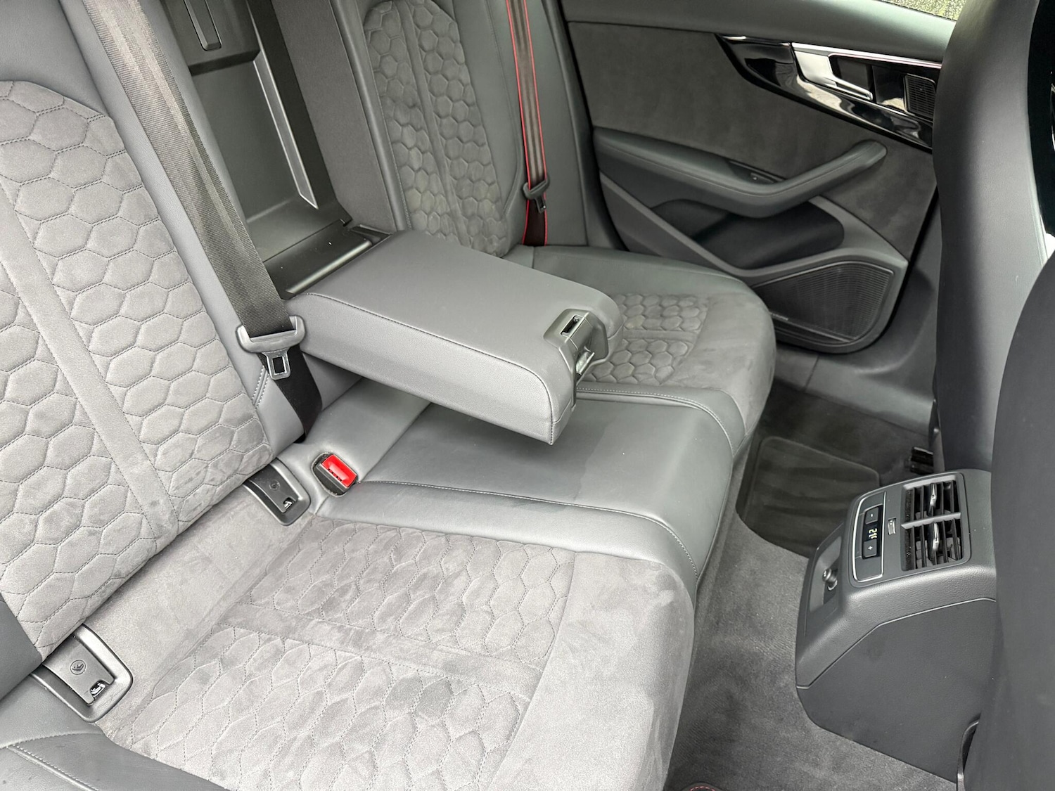 Used Audi RS4 2023 for sale - 76926878: Photo 36