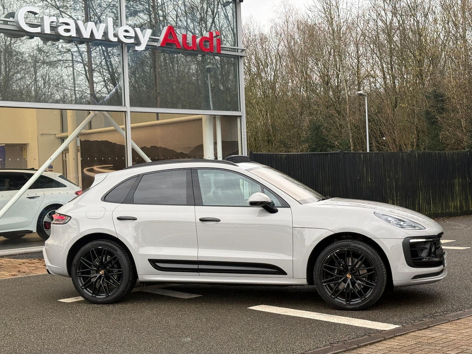 Used Porsche Macan 2023 for sale - 77425953: Photo 2