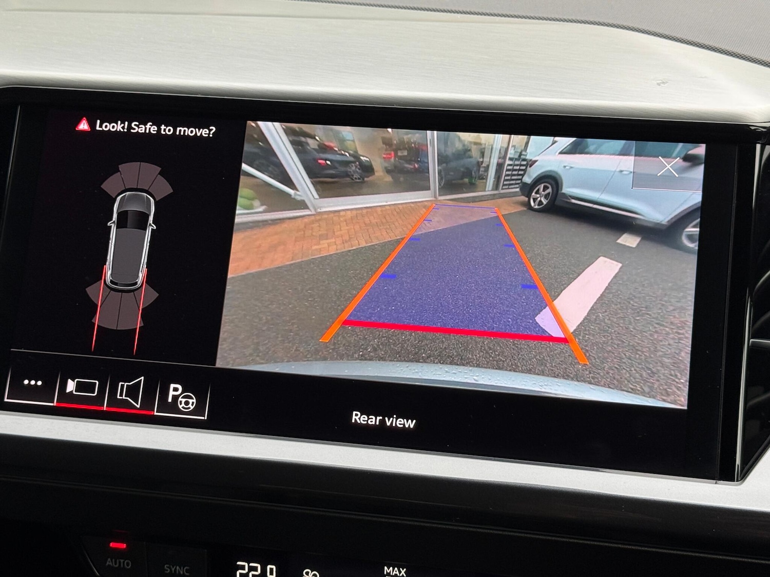 Used Audi Q4 e-tron 2023 for sale - 76457151: Photo 5