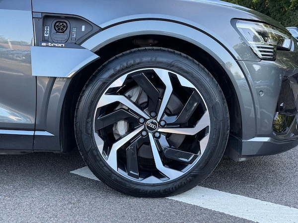 Used Audi e-tron 2023 for sale - 76084633: Photo 14