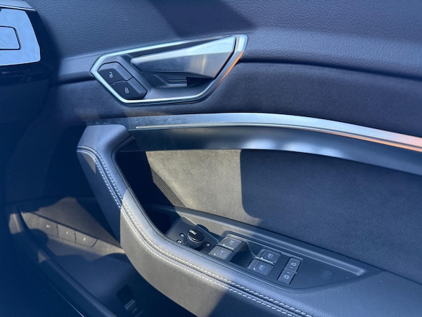 Used Audi e-tron 2023 for sale - 76084633: Photo 24