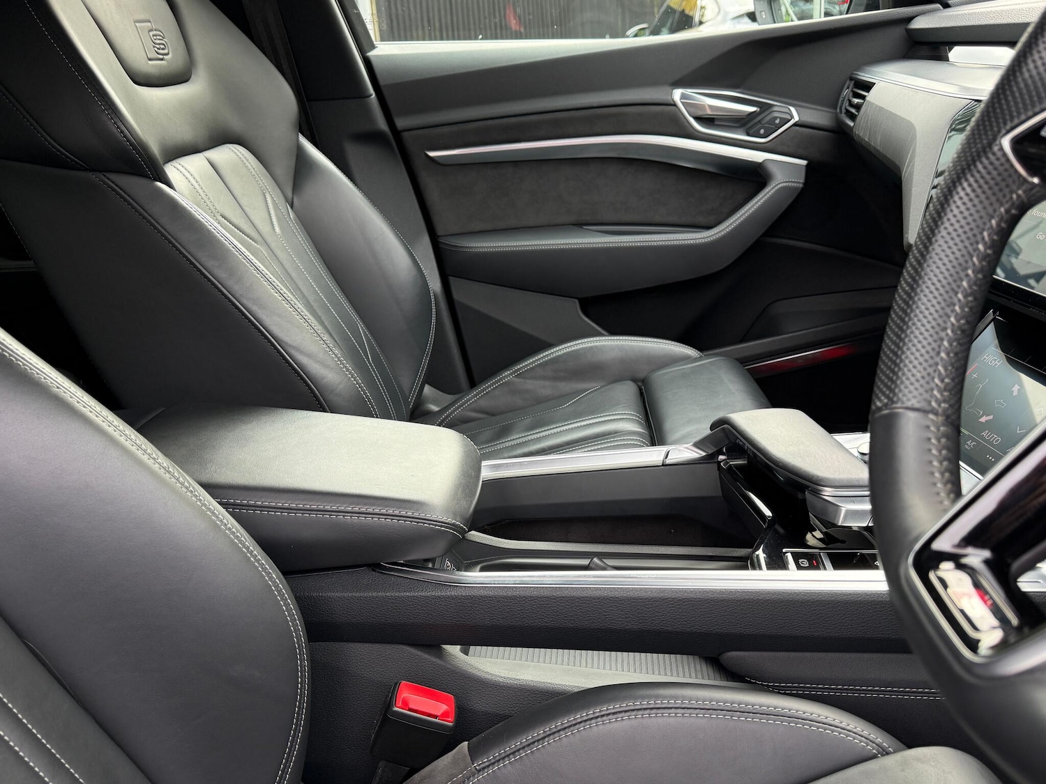 Used Audi e-tron 2020 for sale - 76612848: Photo 44