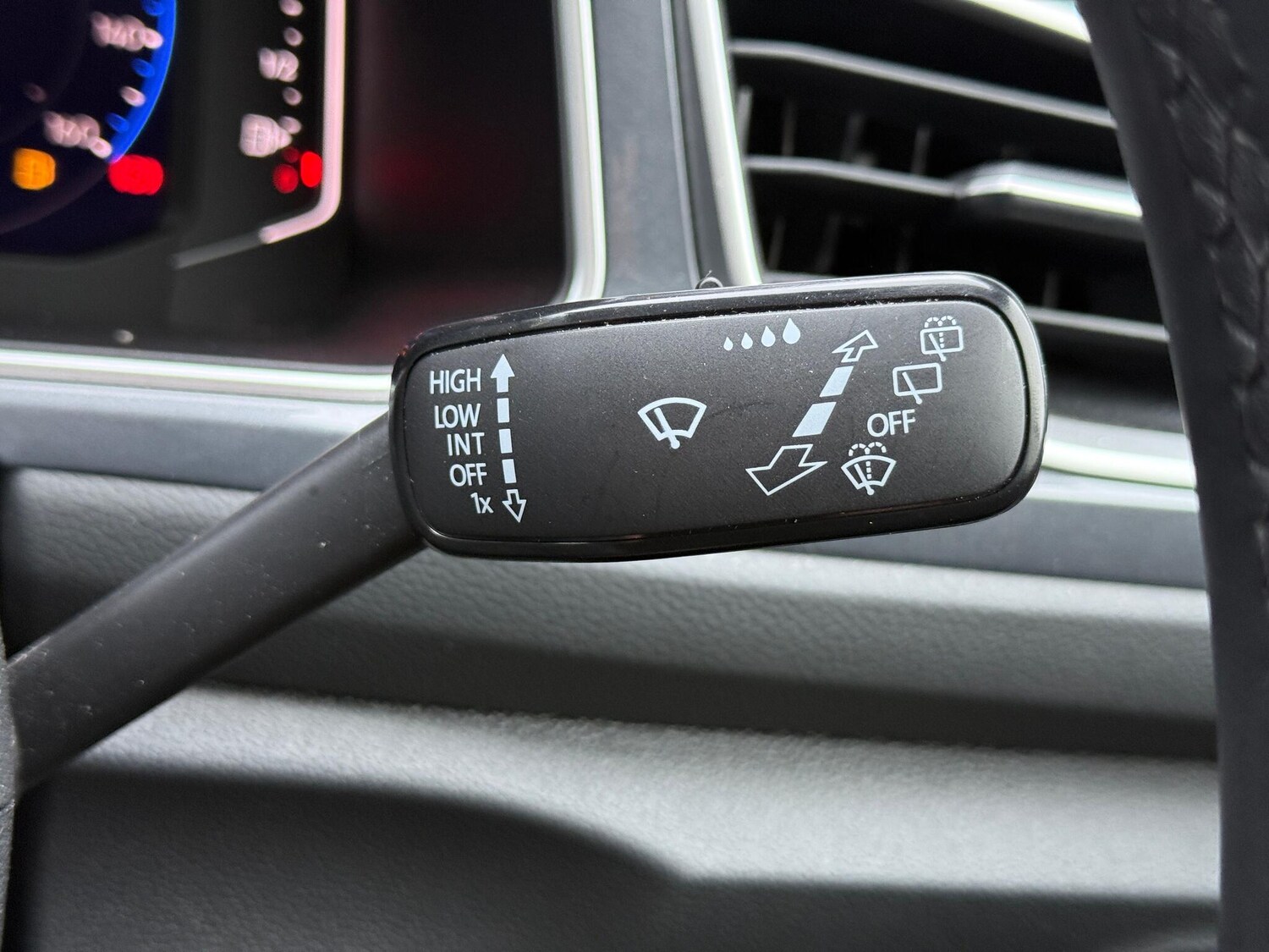 Used Volkswagen T-Roc for sale - 77468532: Photo 10