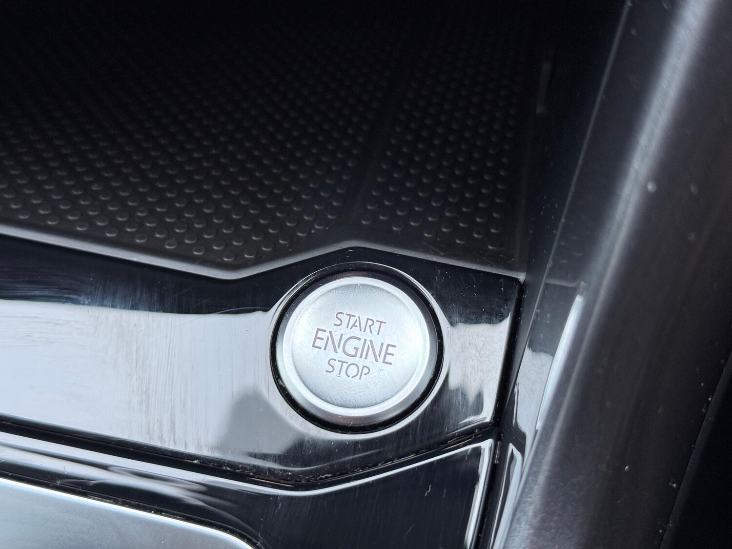 Used Volkswagen T-Roc for sale - 77468532: Photo 23