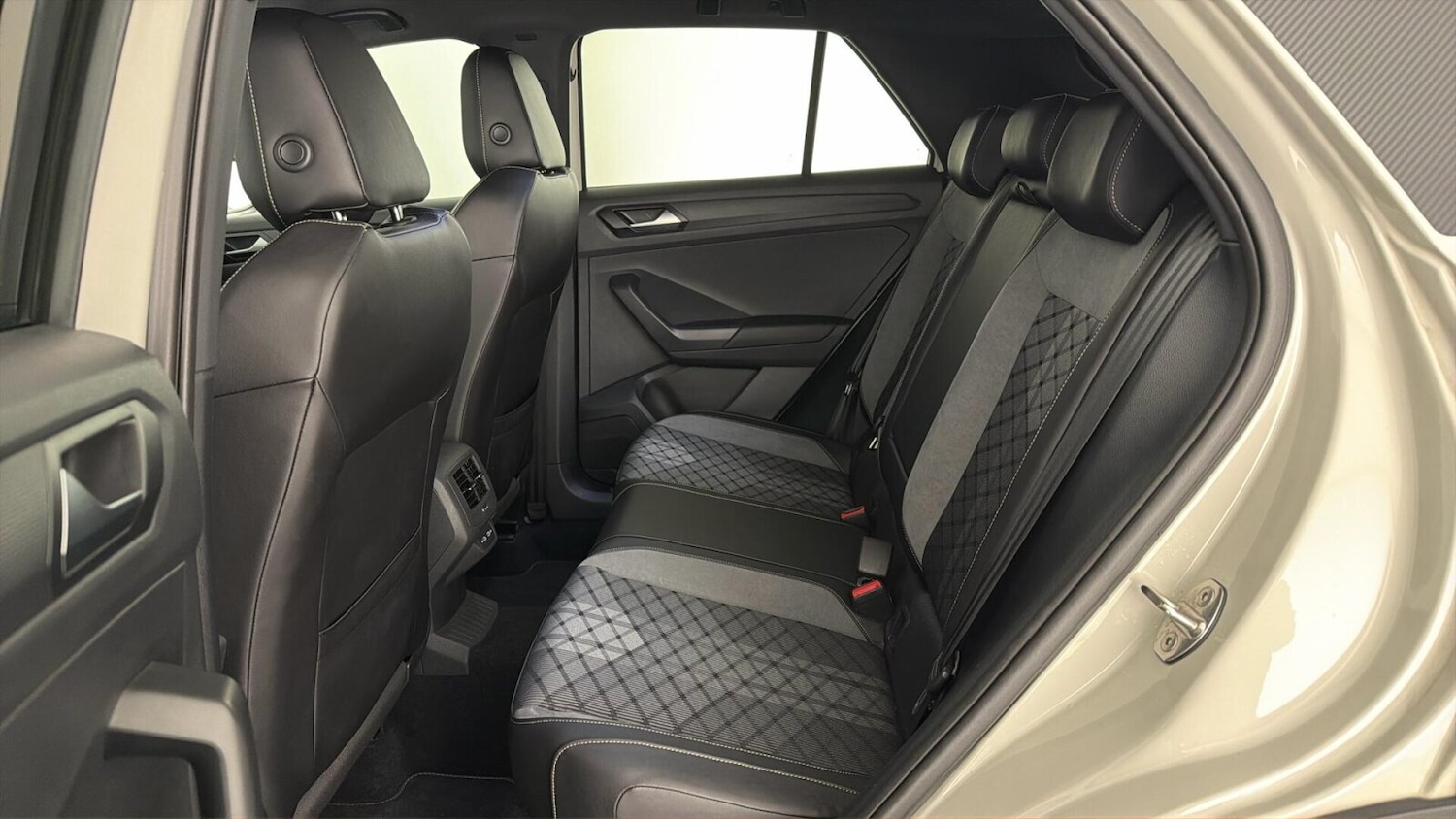 Used Volkswagen T-Roc 2024 for sale - 78009085: Photo 24