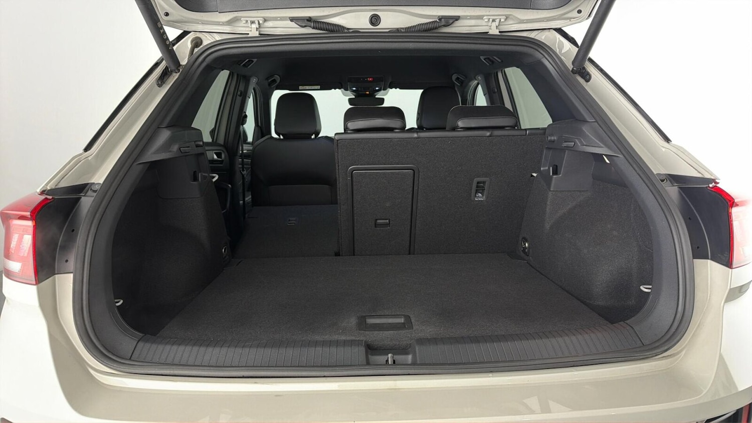 Used Volkswagen T-Roc 2024 for sale - 78009085: Photo 30