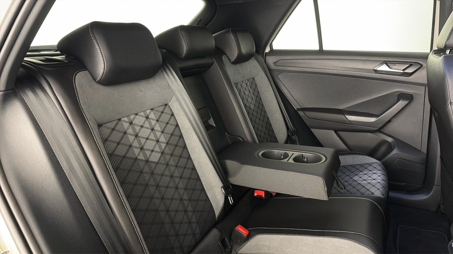 Used Volkswagen T-Roc 2024 for sale - 78009085: Photo 33