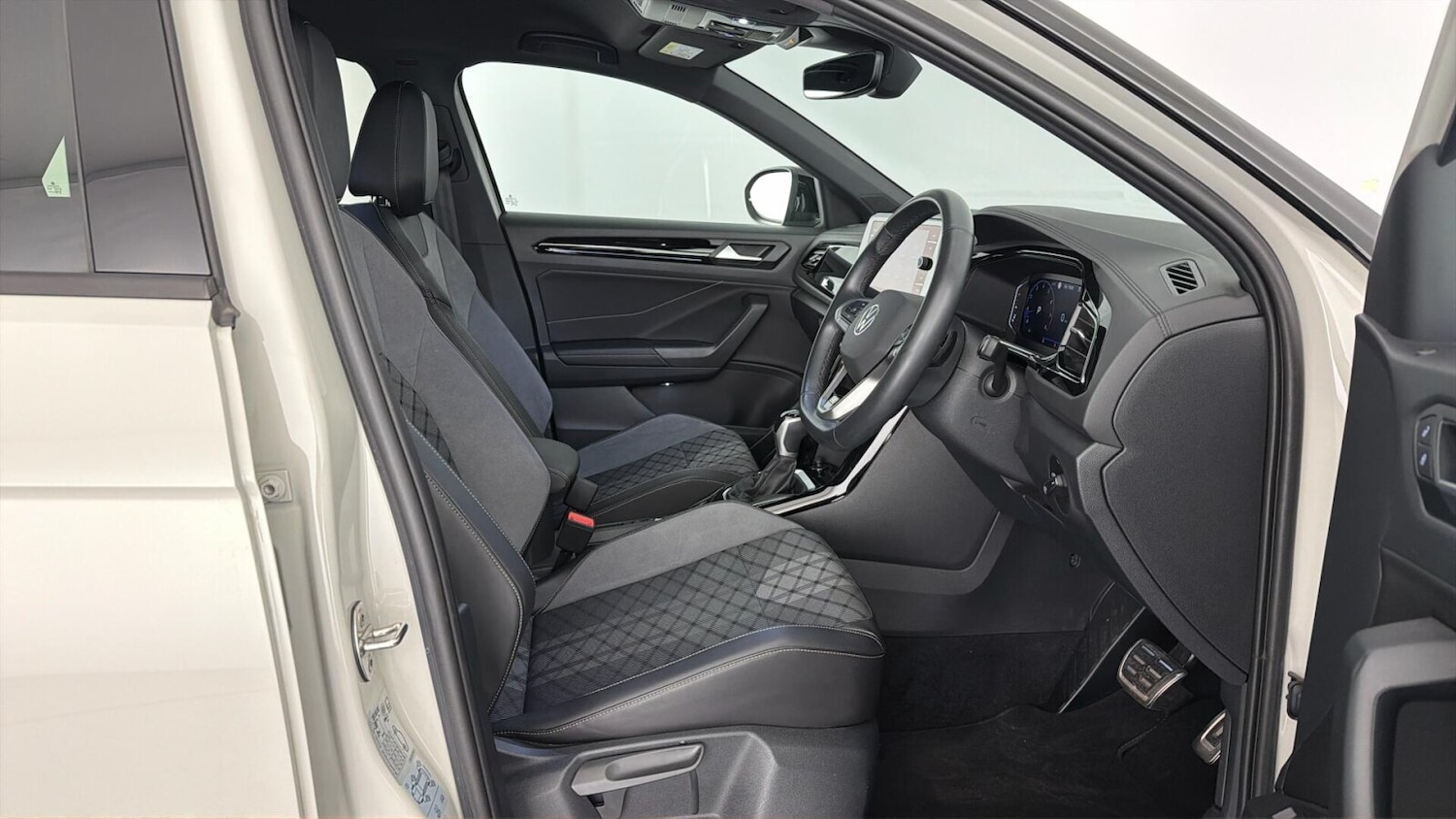 Used Volkswagen T-Roc 2024 for sale - 78009085: Photo 8