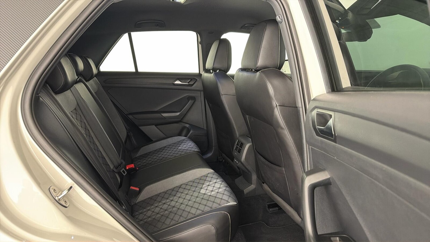 Used Volkswagen T-Roc 2024 for sale - 78009085: Photo 9