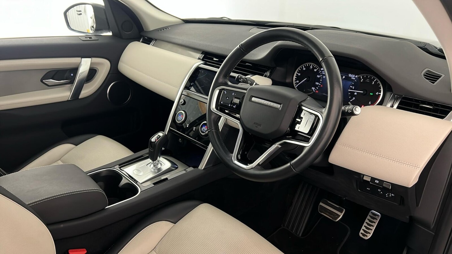 Used Land Rover Discovery Sport 2022 for sale - 77293402: Photo 15