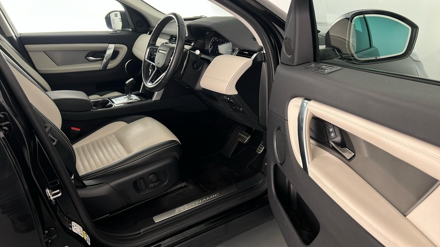 Used Land Rover Discovery Sport 2022 for sale - 77293402: Photo 16