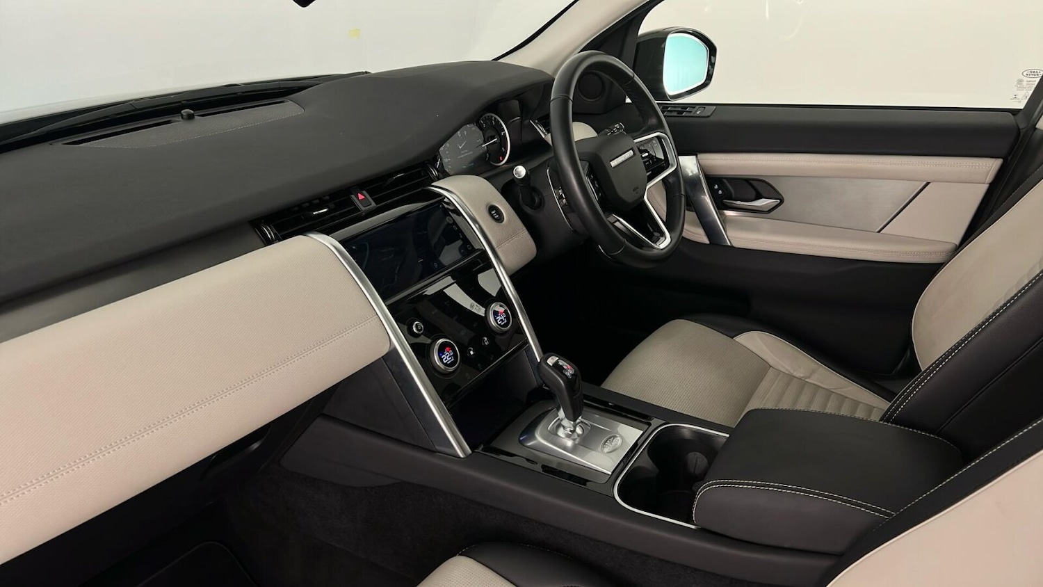 Used Land Rover Discovery Sport 2022 for sale - 77293402: Photo 3