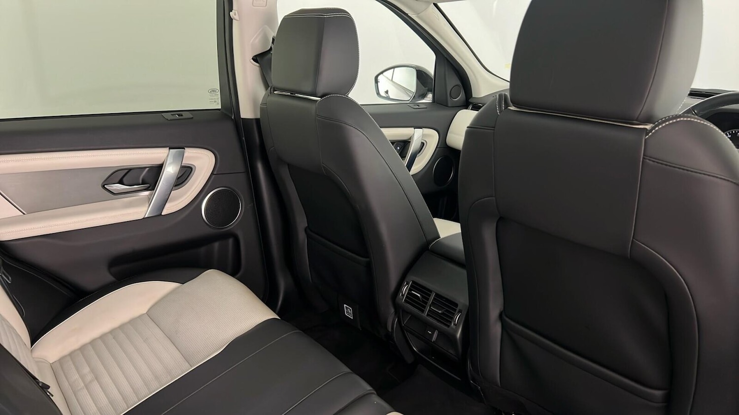 Used Land Rover Discovery Sport 2022 for sale - 77293402: Photo 31