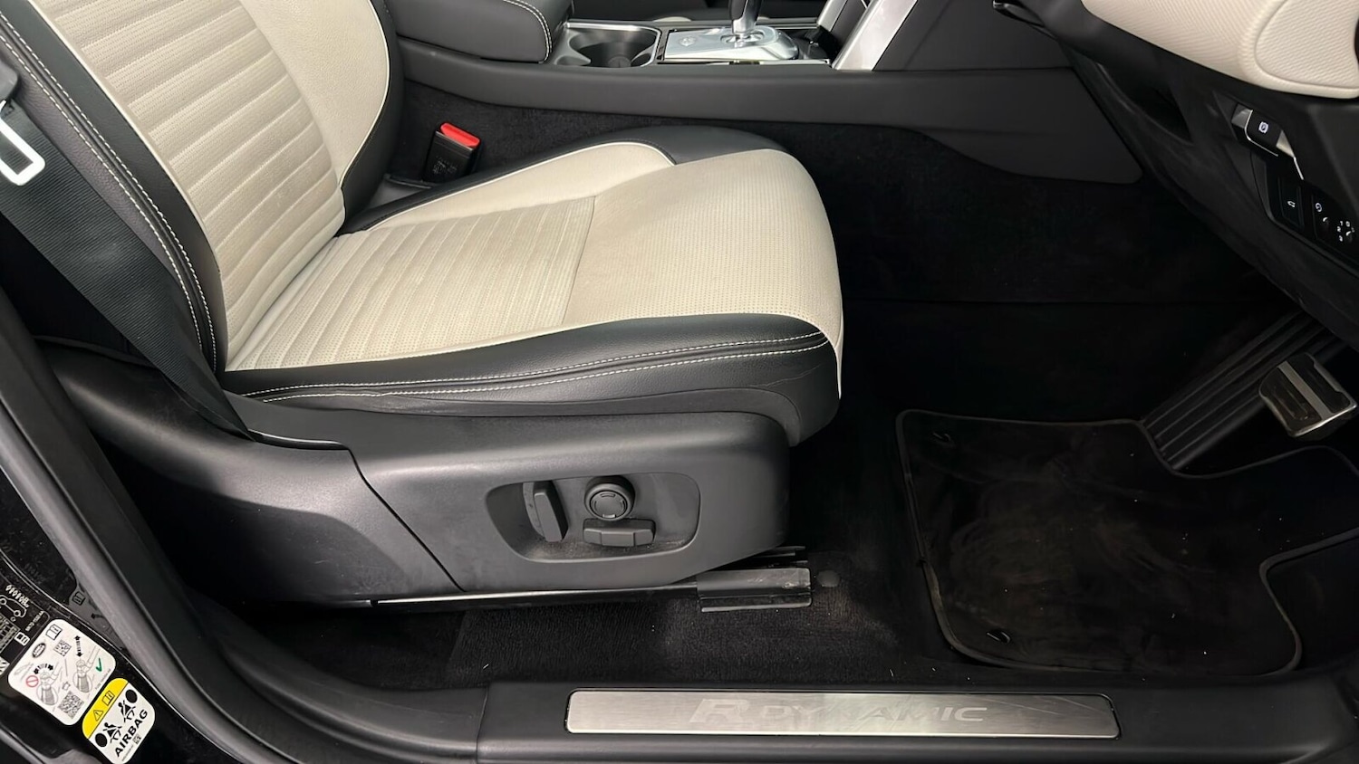 Used Land Rover Discovery Sport 2022 for sale - 77293402: Photo 33