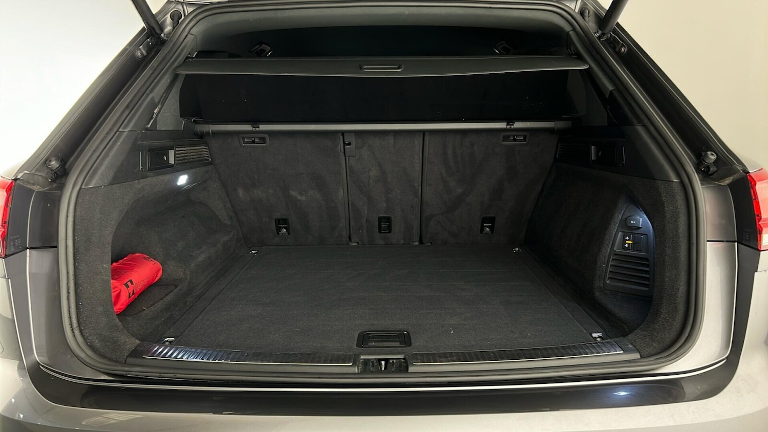 Used Volkswagen Touareg 2019 for sale - 77293455: Photo 24