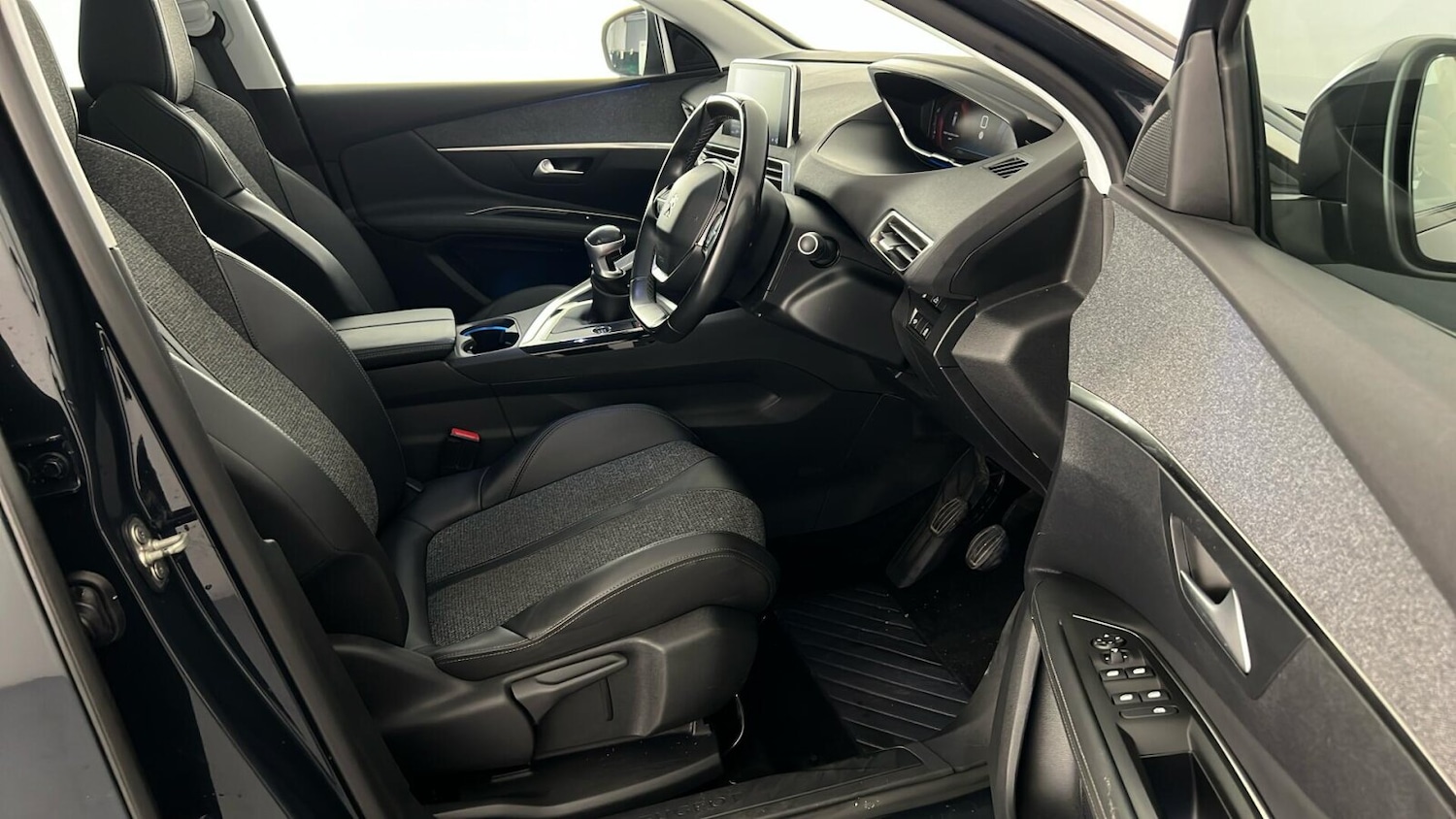 Used Peugeot 3008 2018 for sale - 76533979: Photo 4