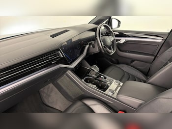 Used Volkswagen Touareg 2023 for sale - 78542533: Photo