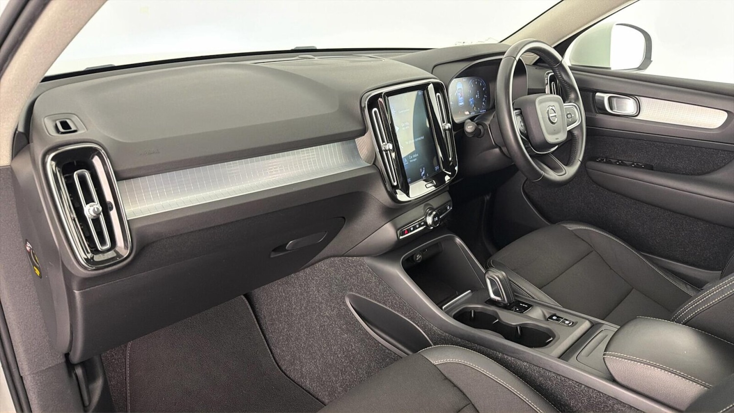 Used Volvo XC40 2018 for sale - 78009084: Photo 2