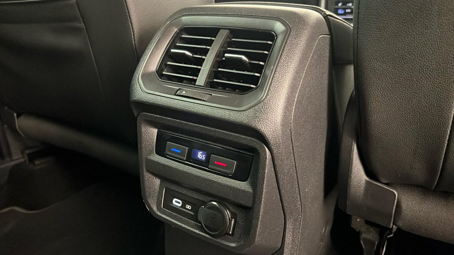 Used Volkswagen Tiguan 2021 for sale - 77442576: Photo 32