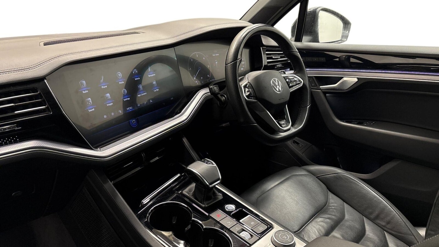 Used Volkswagen Touareg 2020 for sale - 76514780: Photo 2