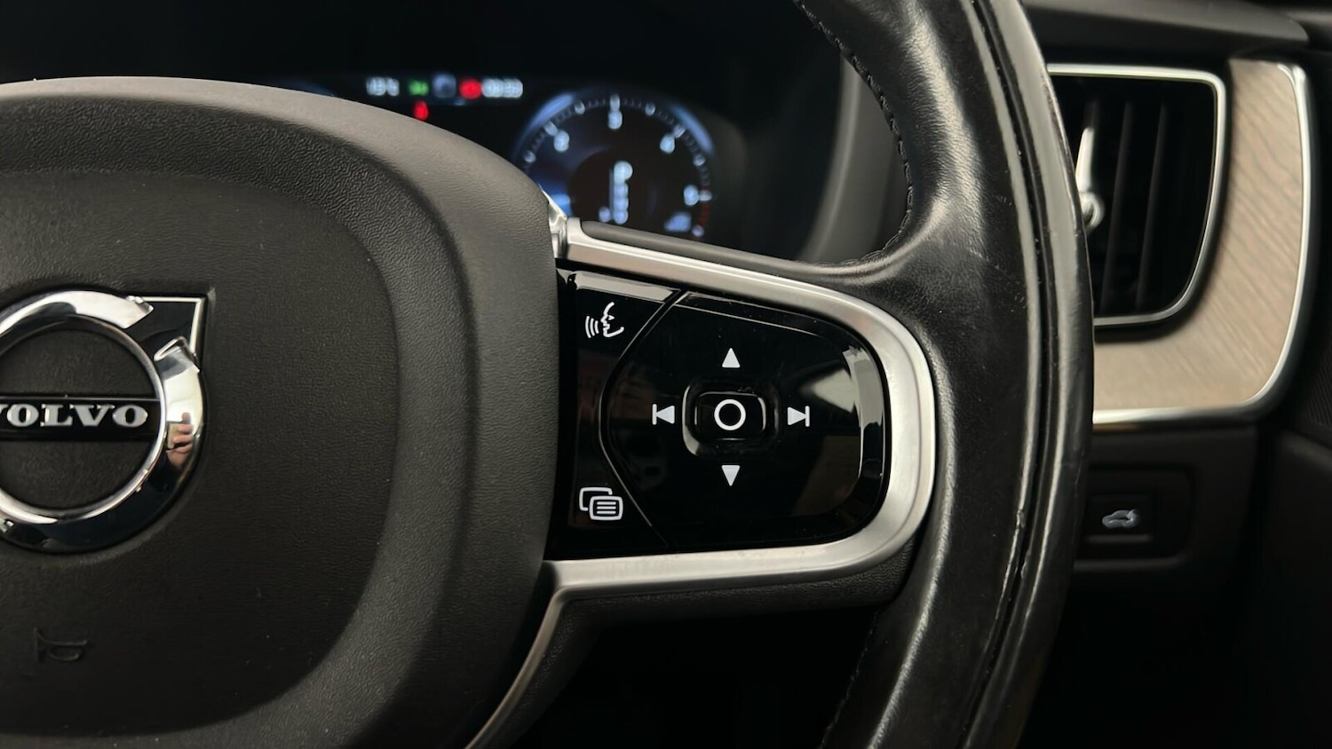 Used Volvo XC60 2018 for sale - 76361757: Photo 19