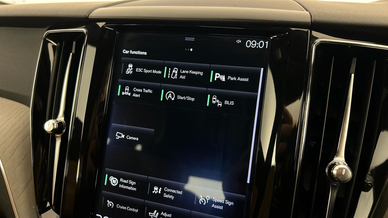 Used Volvo XC60 2018 for sale - 76361757: Photo 43