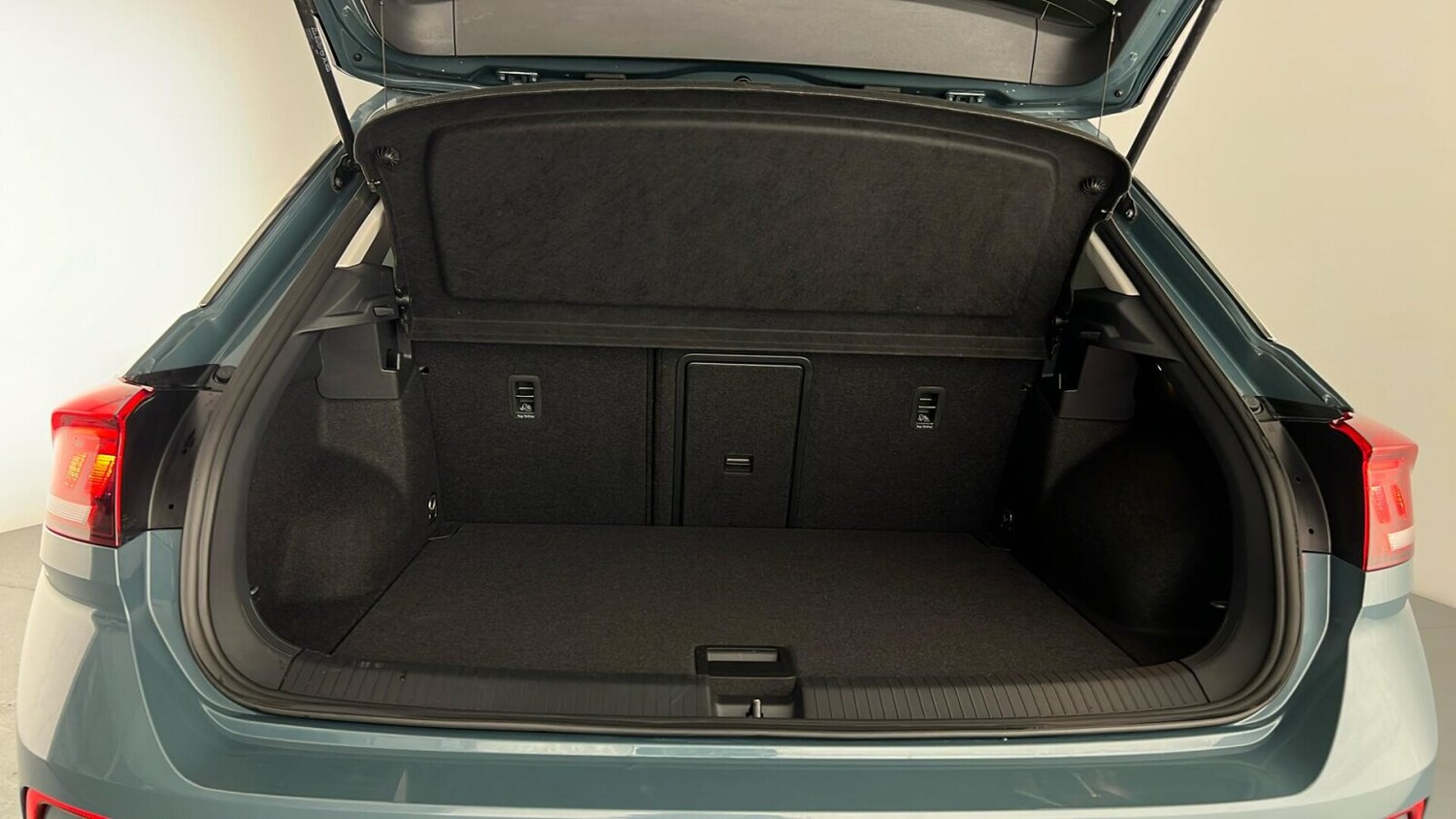 Used Volkswagen T-Roc 2023 for sale - 77346897: Photo 13