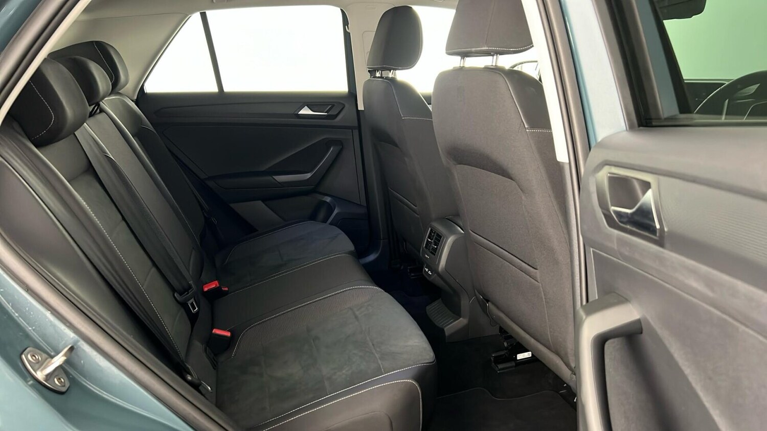 Used Volkswagen T-Roc 2023 for sale - 77346897: Photo 14